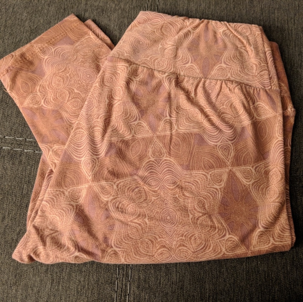 Lularoe Mauve OS Capris
